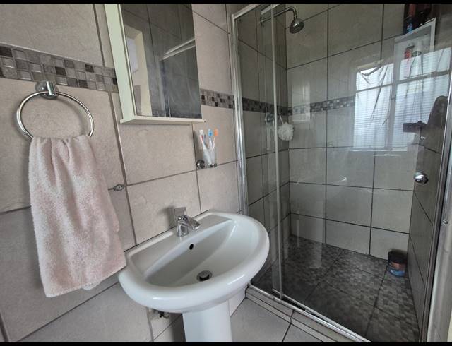 3 BEDROOM HOUSE TO LET IN BRENTHURST